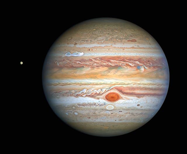 640px Hubble Captures Crisp New Image Of Jupiter And Europa 50354436493 1